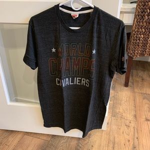 Homage men’s large cavaliers t-shirt